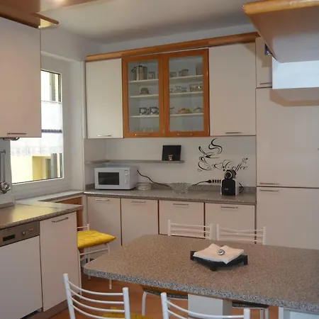 Iris Apartment *